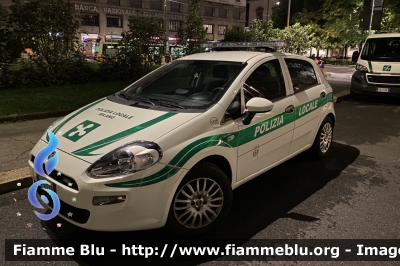 Fiat Punto IV serie
Polizia Locale
Comune di Milano
Allestimento Focaccia
Codice automezzo: 1020
POLIZIA LOCALE YA672AB
Parole chiave: Fiat Punto IV_serie