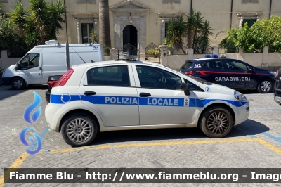 Fiat Punto VI serie
Polizia Locale
Comune di Noto (SR)
YA 397 AF
Parole chiave: Fiat Punt_VIserie