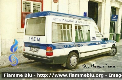 Mercedes-Benz ?
Portugal - Portogallo
Polícia de Segurança Pública
Polizia di Stato
Parole chiave: Ambulanza Ambulance