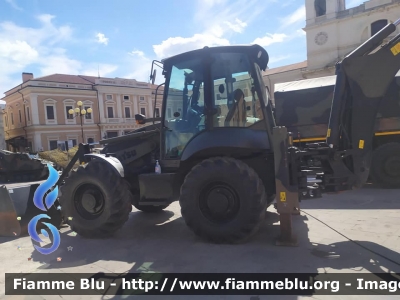 Komatsu WB97S5
Esercito Italiano
9’ reggimento Alpini L’Aquila
Battaglione Multifunzionale Vicenza
MACC. OP. EI DB 127
