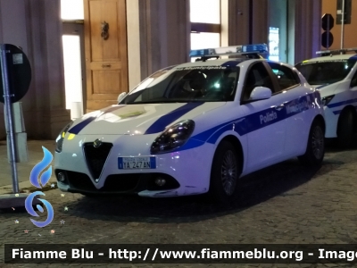 Alfa Romeo Nuova Giulietta Restyle
Polizia Municipale
Comune di L'Aquila
POLIZIA LOCALE YA 247 AN
Parole chiave: Alfa-Romeo Nuova_Giulietta_Restyle POLIZIALOCALEYA247AN