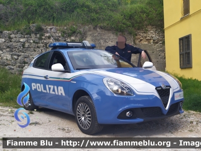 Alfa-Romeo Nuova Giulietta restyle
Polizia di Stato
Squadra Volante
Questura de L'Aquila
Allestimento NCT Nuova Carrozzeria Torinese
Decorazione Grafica Artlantis
POLIZIA M4140
Parole chiave: Alfa-Romeo Nuova_Giulietta_restyle POLIZIAM4140