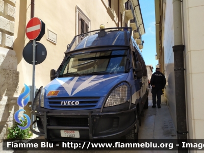 Iveco Daily IV serie
Polizia di Stato
Allestimento Sperotto
Decorazione Grafica Artlantis
POLIZIA F7903
