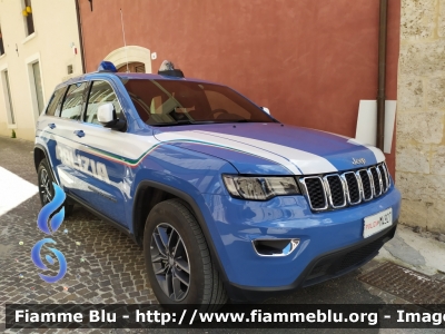 Jeep Grand Cherokee
Polizia di Stato
Questura de L'Aquila
POLIZIA M4927
