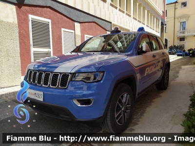 Jeep Grand Cherokee
Polizia di Stato
Questura de L'Aquila
POLIZIA M4927
