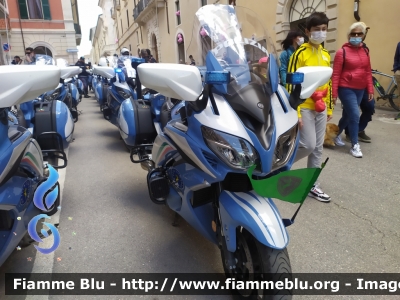 Yamaha FJR 1300 II serie
Polizia di Stato
Polizia Stradale
Allestimento Elevox
POLIZIA G3090
in scorta al Giro d'Italia 2021
Moto "Verde"
