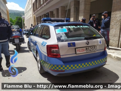 Skoda Octavia Wagon V serie
Polizia di Stato
Polizia Stradale
Allestimento Focaccia
Decorazione Grafica Artlantis
POLIZIA M5203
in scorta al Giro d'Italia 2021
Vettura "4"
