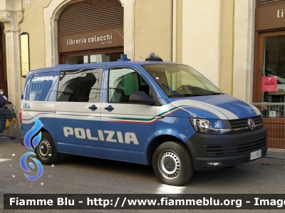 Volkswagen Transporter T6
Polizia di Stato
Questura de L'Aquila
Unità Cinofile
Allestimento BAI
POLIZIA M4425
