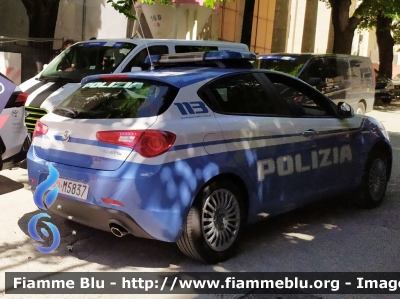 Alfa Romeo Nuova  Giulietta Restyle
Polizia di Stato
Allestimento NCT Nuova Carrozzeria Torinese
Decorazione Grafica Artlantis
POLIZIA M5837
