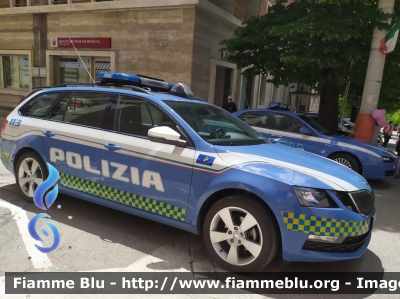 Skoda Octavia Wagon V serie
Polizia di Stato
Polizia Stradale
Allestimento Focaccia
Decorazione Grafica Artlantis
POLIZIA M5313
