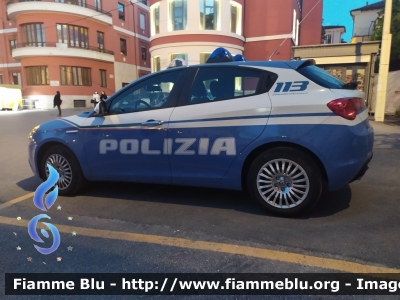 Alfa Romeo Nuova  Giulietta
Polizia di Stato
Questura de L'Aquila
POLIZIA M6157
