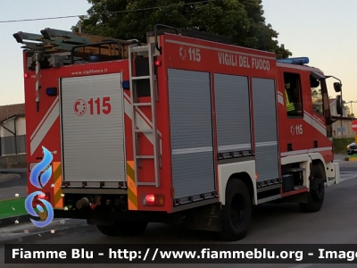 Iveco CityEuroFire 100E21 I serie
Vigili del Fuoco
Comando Provinciale dell'Aquila
AutoPompaSerbatoio allestimento Iveco-Magirus
Ricondizionata Fortini
VF 19813
