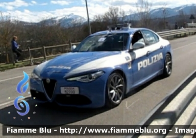 Alfa Romeo Nuova Giulia Q4
Polizia di Stato
Polizia Stradale
POLIZIA M2700
in scorta alla Tirreno Adriatico 2021
Vettura "1"
