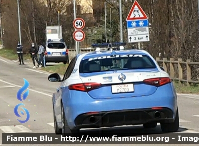 Alfa Romeo Nuova Giulia Q4
Polizia di Stato
Polizia Stradale
POLIZIA M2700
in scorta alla Tirreno Adriatico 2021
Vettura "1"
