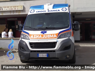 Fiat Ducato X290
Croce Bianca L'Aquila
Allestimento Mariani Fratelli
Automezzo 34
Postazione H24 Ospedale ''San Salvatore''
Parole chiave: Fiat Ducato_X290 Ambulanza