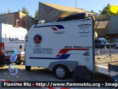 Unità Mobile UAS  
Protezione Civile
LARES
Associazione Volontariato Studentesca Università di Foligno (PG)
Centro comando controllo operazioni volo
