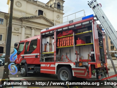 Renault Midlum III serie
Vigili del Fuoco
Comando provinciale di L’Aquila
APS allestimento Rosenfire
VF 30111
Parole chiave: Renault Midlum_IIIserie VF30011