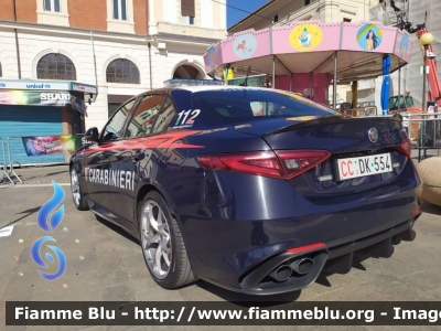 Alfa Romeo Nuova Giulia Quadrifoglio
Carabinieri
Nucleo Operativo Radiomobile Roma
CC DK 554
Parole chiave: Alfa-Romeo Nuova_Giulia_Quadrifoglio CCDK554