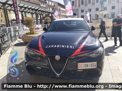 Alfa Romeo Nuova Giulia Quadrifoglio
Carabinieri
Nucleo Operativo Radiomobile Roma
CC DK 554
Parole chiave: Alfa-Romeo Nuova_Giulia_Quadrifoglio CCDK554