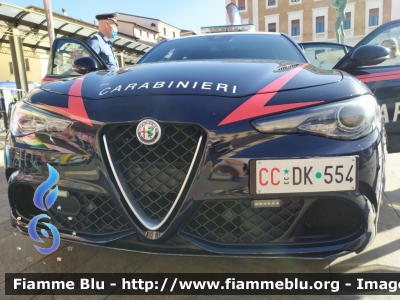 Alfa Romeo Nuova Giulia Quadrifoglio
Carabinieri
Nucleo Operativo Radiomobile Roma
CC DK 554
Parole chiave: Alfa-Romeo Nuova_Giulia_Quadrifoglio CCDK554