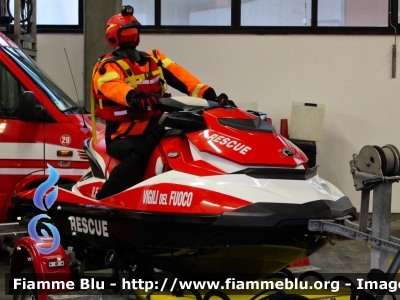 Bombardier Sea-Doo
Vigili del Fuoco
Corpo Permanente di Trento
Acquascooter e manichino con DPI
Parole chiave: Bombardier Sea-Doo