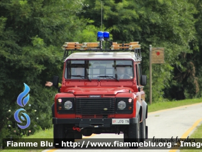 Land Rover Defender 90
Vigili del Fuoco
Distretto di Trento
Corpo Volontario di Mattarello (TN)
VF J70 TN
Parole chiave: Land Rover Defender_90 VFJ70TN