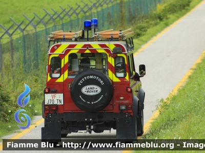 Land Rover Defender 90
Vigili del Fuoco
Distretto di Trento
Corpo Volontario di Mattarello (TN)
VF J70 TN
Parole chiave: Land Rover Defender_90 VFJ70TN