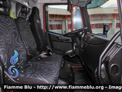 Iveco EuroCargo120E22 IV serie
Vigili del Fuoco
Unione Distrettuale Alto Garda e Ledro
Corpo Volontario di Riva del Garda (TN)
Piattaforma aerea DT30F da 30 metri allestimento Cela Platforms
Cabina di guida
VF 8V3 TN
Parole chiave: Iveco EuroCargo120E22 IV_serie VF8V3TN