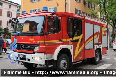 Mercedes-Benz Atego 1629 4x4 II serie
Vigili del Fuoco
Corpo Permanente di Trento
AutoPompaSerbatoio allestimento Ziegler
VF 8L8 TN
Parole chiave: Mercedes-Benz Atego_1629_4x4_II_serie VF8L8TN