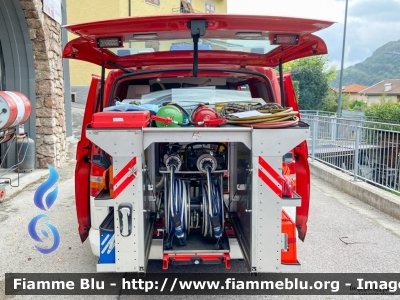 Volkswagen Transporter T5
Vigili del Fuoco
Unione Distrettuale di Trento
Corpo Volontario di Lasino (TN)
Allestimento Kofler Fahrzeugbau
VF 5A4 TN
Parole chiave: Volkswagen Transporter T5 VF5A4TN