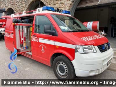 Volkswagen Transporter T5
Vigili del Fuoco
Unione Distrettuale di Trento
Corpo Volontario di Lasino (TN)
Allestimento Kofler Fahrzeugbau
VF 5A4 TN
Parole chiave: Volkswagen Transporter T5 VF5A4TN