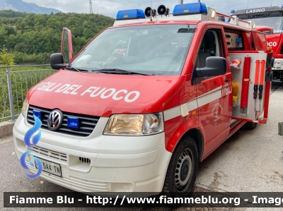 Volkswagen Transporter T5
Vigili del Fuoco
Unione Distrettuale di Trento
Corpo Volontario di Lasino (TN)
Allestimento Kofler Fahrzeugbau
VF 5A4 TN
Parole chiave: Volkswagen Transporter T5 VF5A4TN