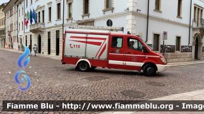 Mercedes-Benz Sprinter III serie
Vigili del Fuoco
Corpo Permanente di Trento
Polisoccorso
VF 3H9 TN
Parole chiave: Mercedes-Benz Sprinter_III serie VF3H9TN