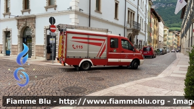 Mercedes-Benz Sprinter III serie
Vigili del Fuoco
Corpo Permanente di Trento
Polisoccorso
VF 3H9 TN
Parole chiave: Mercedes-Benz Sprinter_III serie VF3H9TN