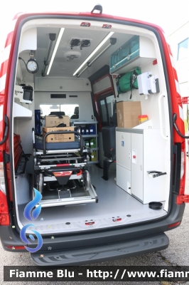 Mercedes-Benz Sprinter III serie restyle
Portugal - Portogallo
Bombeiros Voluntários de Famalicão da Serra
Parole chiave: Ambulanza Ambulance