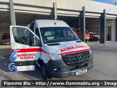 Mercedes-Benz Sprinter III serie restyle
Portugal - Portogallo
Bombeiros Voluntários de Oleiros
Parole chiave: Ambulanza Ambulance