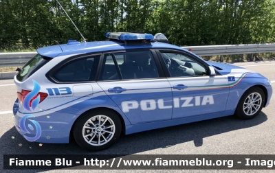 Bmw 320 Touring F31 III restyle 
Polizia di Stato 
Polizia Stradale 
Allestimento focaccia
Decorazione grafica artlantis 
POLIZIA M3649 
Parole chiave: Bmw_320Touring F31 III restyle Polizia Stradale