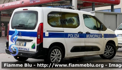 Citroen Berlingo 
Polizia Municipale di L’Aquila 
UFFICIO MOBILE 
POLIZIA LOCALE AY 392 AL 
Parole chiave: Polizia municipale L’Aquila