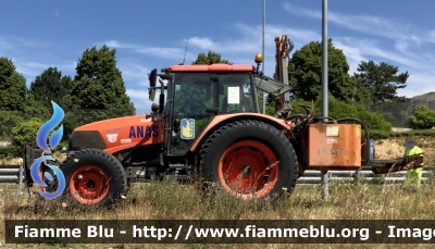 Kubota M130X 
ANAS 
Regione Abruzzo 
Compartimento di L’Aquila 
Parole chiave: Kubota M130X