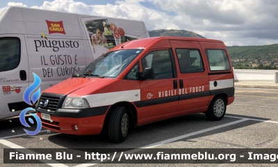 Fiat Scudo I serie 
Vigili del Fuoco 
Nucleo Sommozzatori Roma 
Mezzo acquistato dalla Direzione Nazionale per L’Ispettorato Emergenze 
VF 23670
Parole chiave: Fiat Scudo_Iserie VF23670