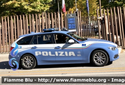 Bmw 318 Touring F31 III restyle 
Polizia di Stato 
Polizia Stradale in servizio sull’autostrada A24 “Strada Dei Parchi”
Allestimento Focaccia 
Decorazione Grafica Artlantis 
POLIZIA M3496
Parole chiave: Bmw 318_Touring_F31_IIIrestyle POLIZIAM3496