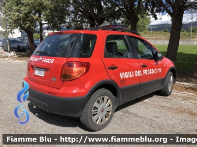 Fiat Sedici 
Vigili del Fuoco 
Comando provinciale di L’Aquila 
Automezzo donato da Reale Mutua Assicurazioni 
VF 25653
Parole chiave: Fiat Sedici VF25653