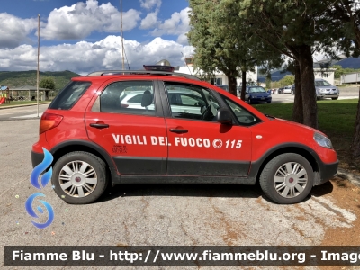 Fiat Sedici 
Vigili del Fuoco 
Comando provinciale di L’Aquila 
Automezzo donato da Reale Mutua Assicurazioni 
VF 25653
Parole chiave: Fiat Sedici VF25653