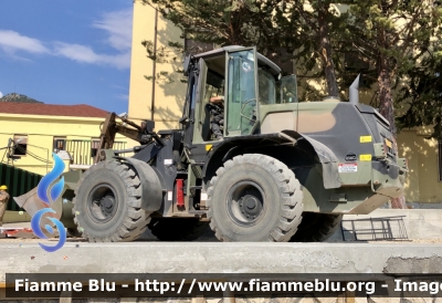 New Holland W190B 
Esercito Italiano 
9’ Reggimento Alpini L’Aquila 
Battaglione Multifunzionale Vicenza 
MACC. OP. EI DB 102
Parole chiave: New Holland W190B MACC.OP.EIDB102