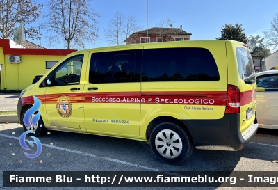 Mercedes-Benz Vito III serie 
Corpo Nazionale Soccorso Alpino e Speleologico 
CNSAS Abruzzo 
Club Alpino Italiano 
Regione Abruzzo 
Parole chiave: Mercedes-Benz Vito_IIIserie