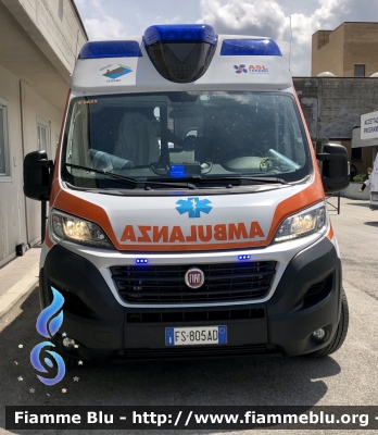 Fiat Ducato X290 
ASL n4 Teramo 
118 Abruzzo Soccorso 
Ambulanza donata dai consiglieri regionali M5S Abruzzo 
Allestimento Orion 
Parole chiave: Ambulanza FIAT Ducato_X290 Asl Teramo