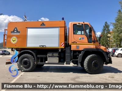 Mercedes-Benz Unimog U400
Protezione Civile PIVEC L’Aquila 
Mezzo AIB (Antincendio Boschivo) 
Allestimento Assaloni 
Parole chiave: Mercedes-Benz Unimog U400