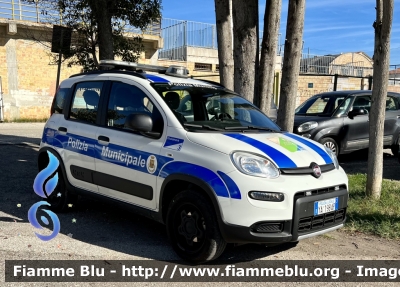 Fiat Nuova Panda 4x4 II serie 
Polizia Municipale 
Comune di Giulianova 
POLIZIA LOCALE YA 198 AP
Parole chiave: Fiat Nuova_Panda_4x4_IIserie POLIZIALOCALEYA198AP