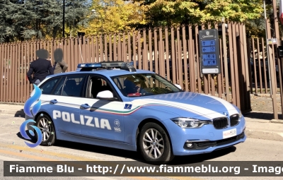 Bmw 318 Touring F31 III restyle 
Polizia di Stato 
Polizia Stradale in servizio sull’autostrada A24 “Strada Dei Parchi”
Allestimento Focaccia 
Decorazione Grafica Artlantis 
POLIZIA M3496
Parole chiave: Bmw 318_Touring_F31_IIIrestyle POLIZIAM3496