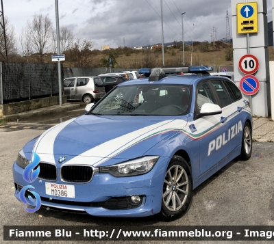 Bmw 320 Touring F31 restyle 
Polizia di Stato 
Polizia Stradale 
Allestimento Marazzi 
Decorazione Grafica Artlantis 
POLIZIA M0386
Parole chiave: Bmw 320_Touring_F31_restyle POLIZIAM0386